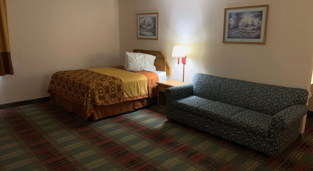 Трёхместный номер Deluxe Budgetinn & Suites