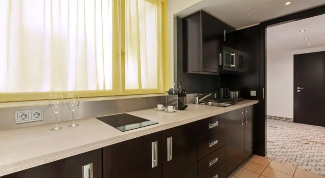 Люкс Deluxe с 2 комнатами Four Points by Sheraton Munich Arabellapark