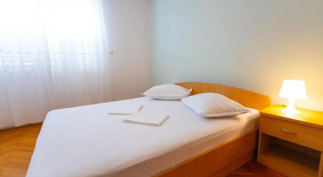 Apartmani Vranjes, Забронировать Апартаменты/квартира Отели Подгора с парковкой, Парковка