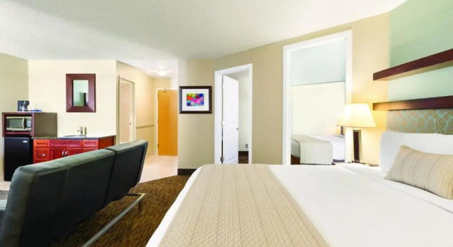 Люкс Deluxe Days Inn by Wyndham Vermilion