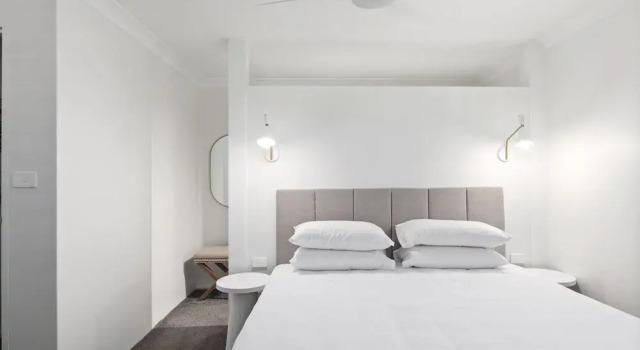 Stylish 3-bed Newport Stay With Balcony, Забронировать Апартаменты/квартира Ньюпорт Sydney Region, рядом с Пристань для яхт Ньюпорта
