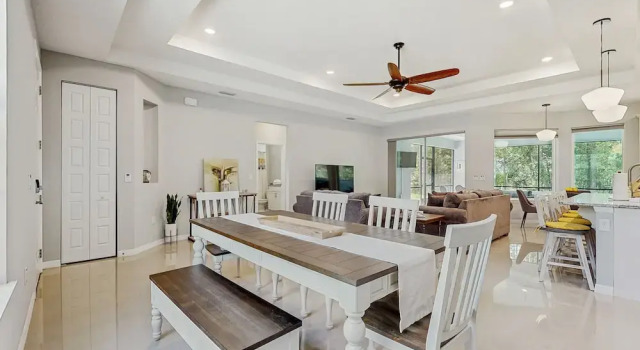 Коттедж Spacious House With Private Covered Patio, Work Station, Full Kitchen and Grill