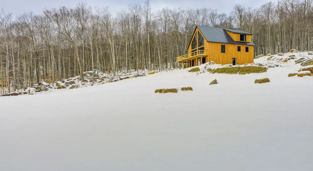 Коттедж Stratton Mtn Ski Chalet w/ Giant Views in Winhall