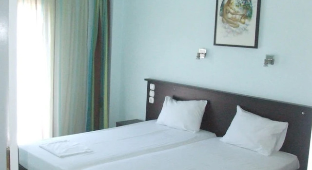 Четырёхместный номер Standard с балконом Hotel George