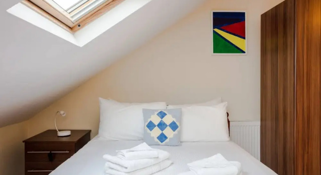 Top Floor Studio Next to Clapham Junction Station, Забронировать Отель Отели Англии 3 звезды, 3*
