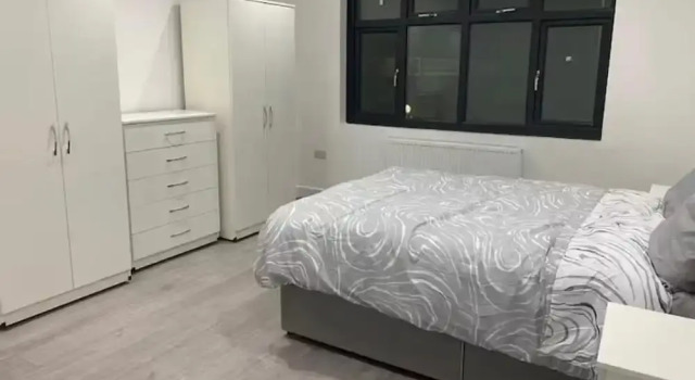 2 bed Sunny London Apartment - Sleeps 4 & Parking, Varaa Huoneisto Asunnot kohteessa Merseyside, Huoneisto