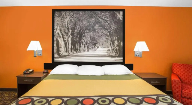 Номер Standard Super 8 by Wyndham Clive IA