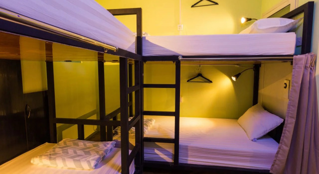 Little Monkey Hostel, Забронировать Хостел Отели Янгон с парковкой, рядом с Sein Yaung Chi Pagoda, Парковка