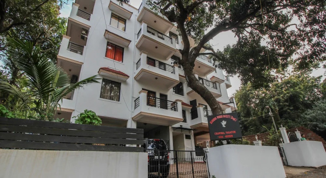 OYO 10726 Home Modern Pool View 2BHK Vagator, Varaa Hotelli Vagator Pohjois-Goa