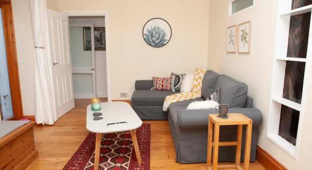 2 Bedroom House Near the Downs Bristol, Забронировать Отель Бристоль Англия, рядом с Ботанический сад Бристольского университета
