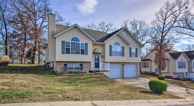 Коттедж u003c 1/2 Mi to Marinas! Osage Beach Home w/ Deck