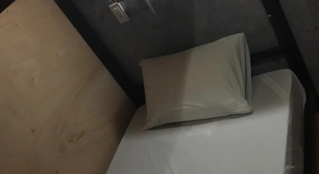 Кровать в общем номере White Jail at Koh Tao Hostel