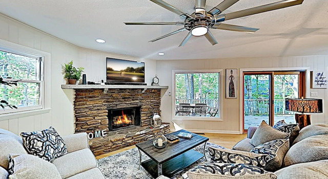 New Listing! The Chocolate W/ Kayaks 2 Bedroom Home