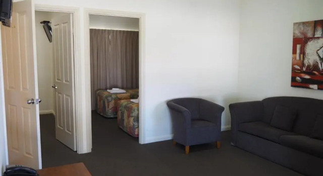 Семейный люкс Pittsworth Motor Inn
