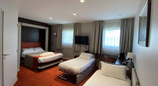 Kyriad Nantes Sud-Bouaye Aéroport, Book Hotel Hoteller i Pays de la Loire med pool, Swimmingpool