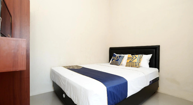 Habitación De lujo RedDoorz at Putri Syariah Brebes