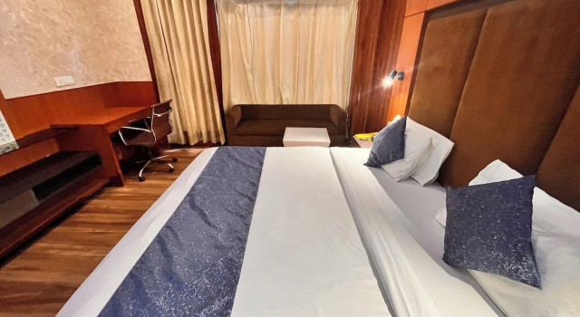 Двухместный номер Deluxe The Global Hotel by Platinum I 100m Medanta Hospital I Sector-38 I Gurgaon