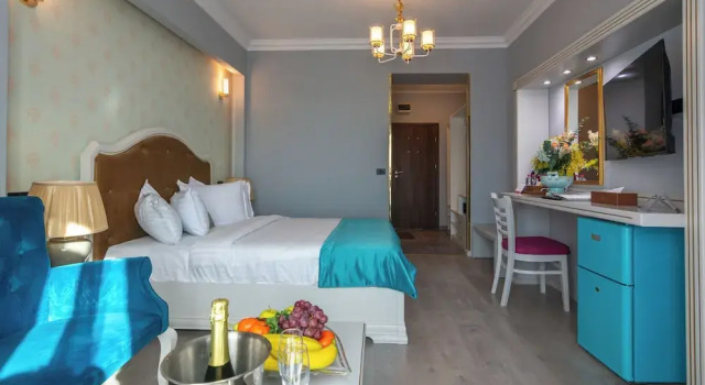 Номер Premium Phoenicia Express Hotel