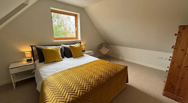 Tranquil Pond View Loft Retreat in Sudbury, Varaa Huoneisto Asunnot kohteessa Merseyside, Huoneisto