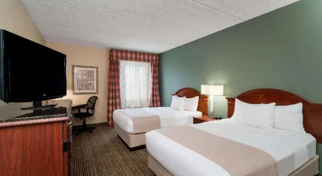 Четырёхместный номер Standard Baymont by Wyndham Knoxville/Cedar Bluff