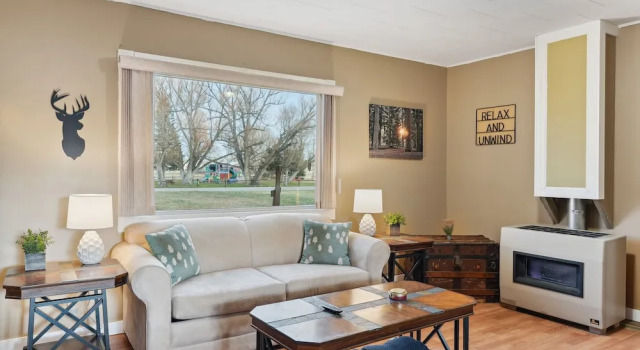 Коттедж с 2 комнатами Choteau Vacation Rental w/ Yard: Walk to Downtown!