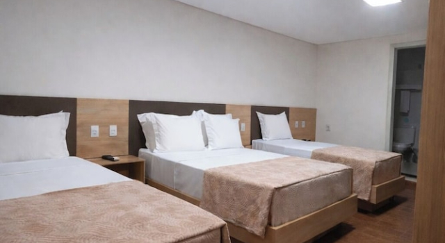 Четырёхместный номер Superior с балконом Hotel Ouro Mel