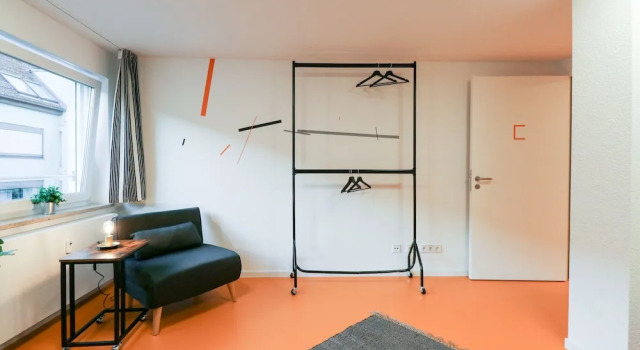 Hostel room downtown new clean cool, Забронировать Хостел Отели Мангейма с парковкой, рядом с Ратуша Мангейма, Парковка