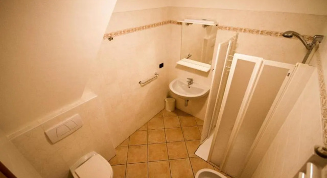 Трёхместный номер Standard Albergo Lario
