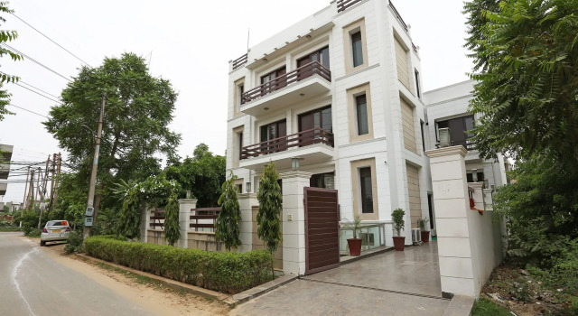 OYO 16449 Signature Stay's
