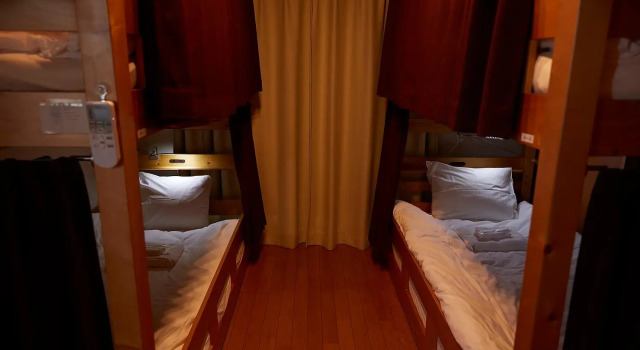 Кровать в общем номере Japan Hostel Shinya Tokkyu