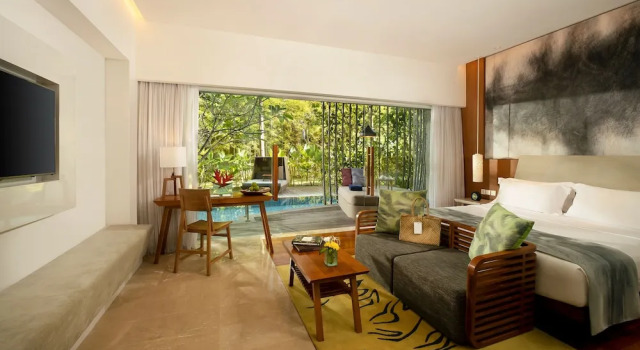 Двухместный люкс Impressive Lagoon Отель Maya Sanur Resort & Spa