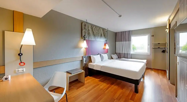Трёхместный семейный номер Standard ibis Hotel München Messe