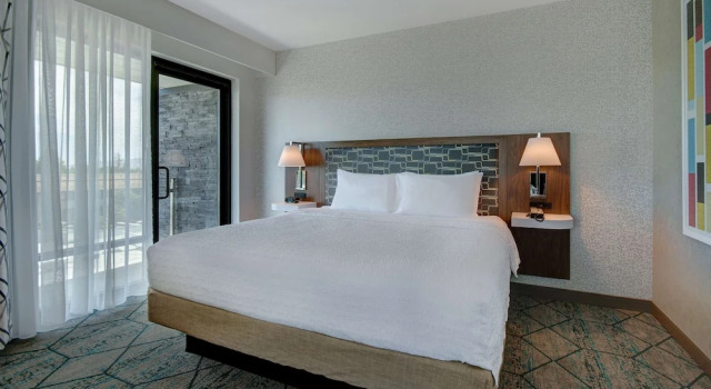 Двухместный люкс Standard с балконом Hampton Inn & Suites Sunnyvale-Silicon Valley, Ca