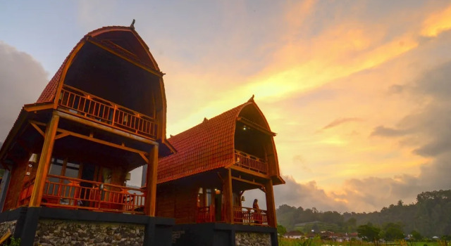 Kedisan Lake View by Atharva Bali