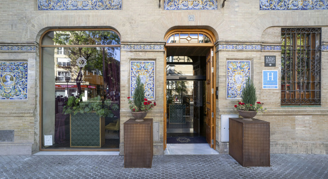 Cavalta Boutique Hotel - Small Luxury Hotels, Забронировать Бутик-отель Бизнес-отели Севильи, рядом с Церковь Святой Анны, 4* 5*