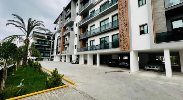 Girne'de 1+1 harika bir daire, Rezerwuj Apartament Hotele w Girne z parkingiem, Parking