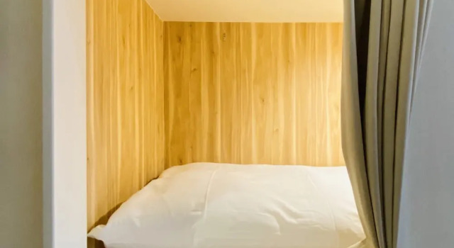 Кровать в общем номере bnb+ Shinsaibashi