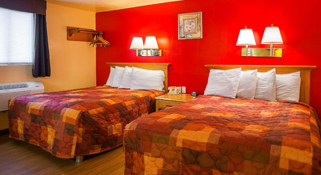 Четырёхместный номер Standard Rodeway Inn Buffalo