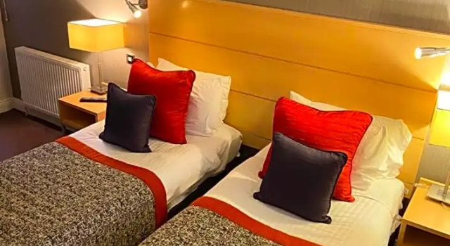 Номер Executive Caledonian Hotel