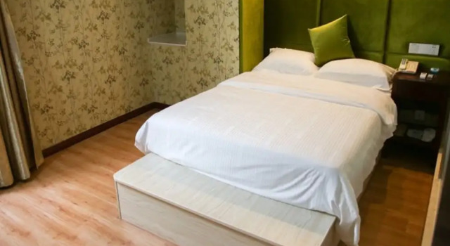 Двухместный номер Superior GreenTree Inn JiangSu ZhenJiang DingMao Industrial Park WoDe Square Express Hotel