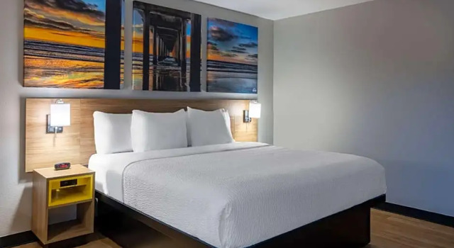 Suite Days Inn by Wyndham Pleasant Prairie Kenosha