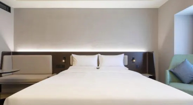 Люкс Deluxe HanTing Hotel (Huaihua Railway Station Xintiandi Plaza)