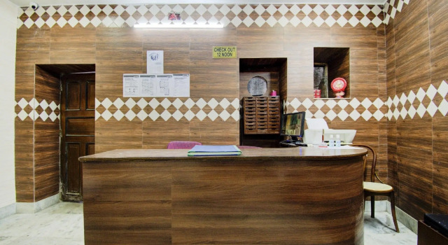 Dear Hotel I Near Esplanade New Market, Забронировать Отель Калькутта East Zone, рядом с Mother Teresa's Motherhouse
