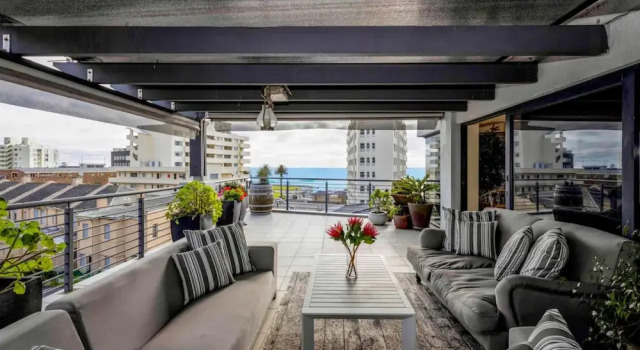 Апартаменты c 1 комнатой с балконом Bright and Stylish Beachfront Apartment