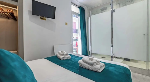 Hotel Avaton - Deluxe Balcony Bedroom - Cannes Palais, Забронировать Отель Отели Канн с парковкой, рядом с Le Croisette Casino Barriere de Cannes, Парковка