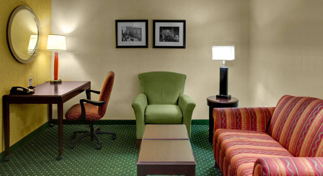 Четырёхместная студия SpringHill Suites Memphis Downtown