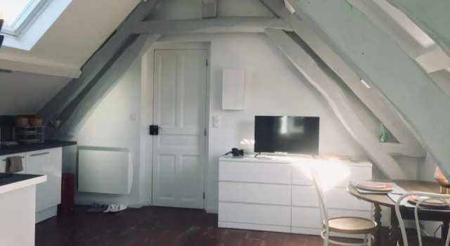 Апартаменты TONNERRE grand studio de charme au coeur de la ville