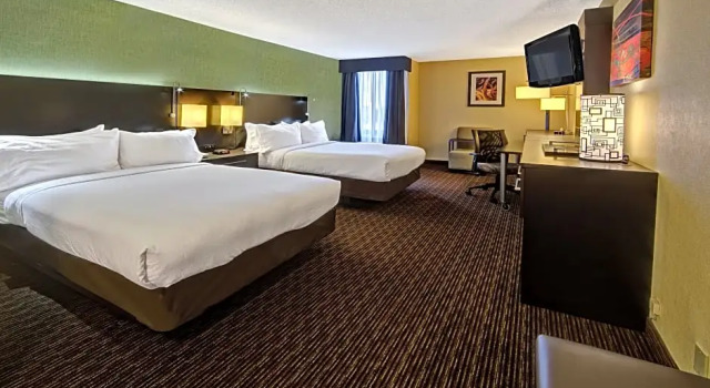 Четырёхместный номер Standard Clarion Hotel & Suites Conference Center Memphis Airport
