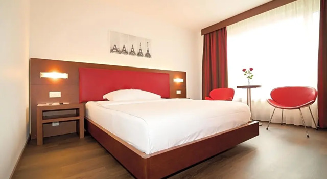 Номер Deluxe Hotel Conti Dietikon