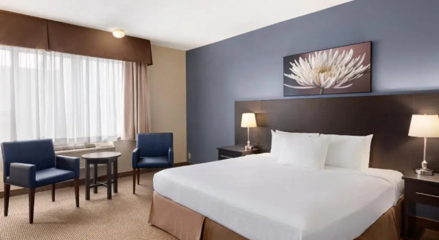 Двухместный номер Days Inn by Wyndham Montreal Airport Conference Centre